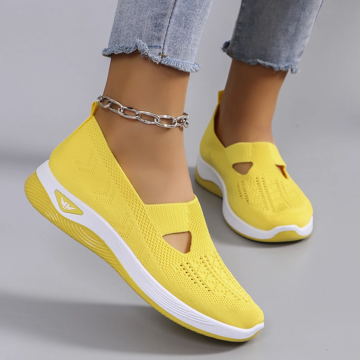 Spring new women's sports shoes, fashionable, breathable, lightweight, non-slip, wear-resistant, casual sports shoes, flat shoes 1 Spring new women's sports shoes, fashionable, breathable, lightweight, non-slip, wear-resistant, casual sports shoes, flat shoes 4